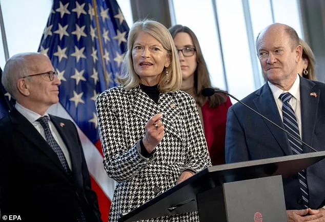 Trump Slams GOP Senators as 'Losers' in Row Over Noem's Removal