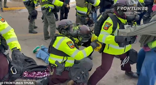 Minnesota Authorities Pledge Federal Collaboration in Alex Pretti Case, As Partnership Talks Continue