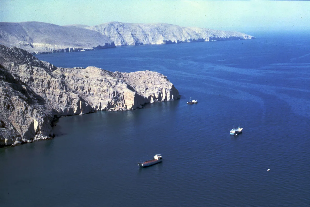 Iran Blocks Strategic Strait of Hormuz, Disrupting Global Oil Flow Amid Rising Regional Tensions