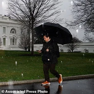 US Braces for Volatile Extremes: Heatwaves and Polar Vortex Impact All States