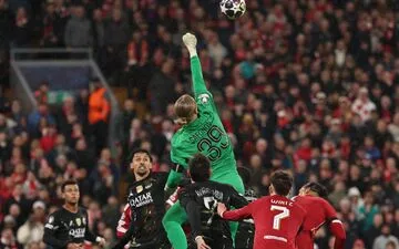 PSG Power Past Liverpool to Semis