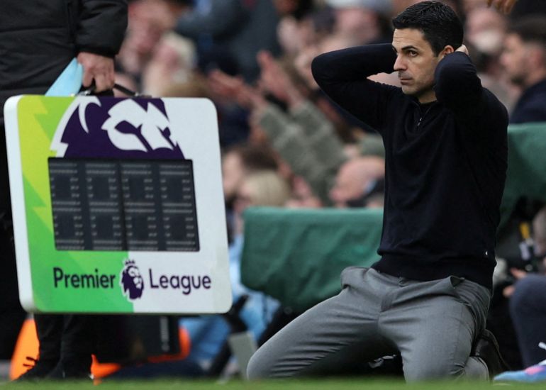 Arsenal's Lead Slips as Manchester City Closes Gap