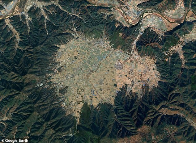South Korea Finds Alien Material in Ancient Crater Stromatolites